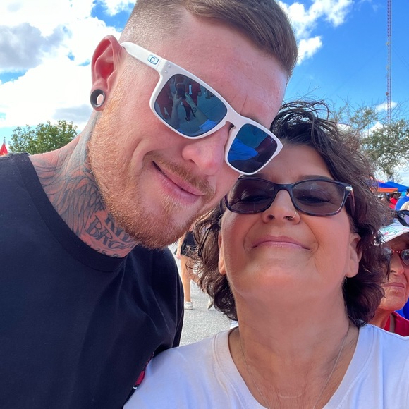 Meet your Posher, Loretta, this pic of my son at the GA/FL Game, he took me! - Picture 2 of 2